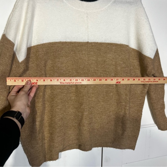 Vince Camuto Extended Shoulder Crewneck Sweater Tan and White Colorblock Size XL - Picture 5 of 8